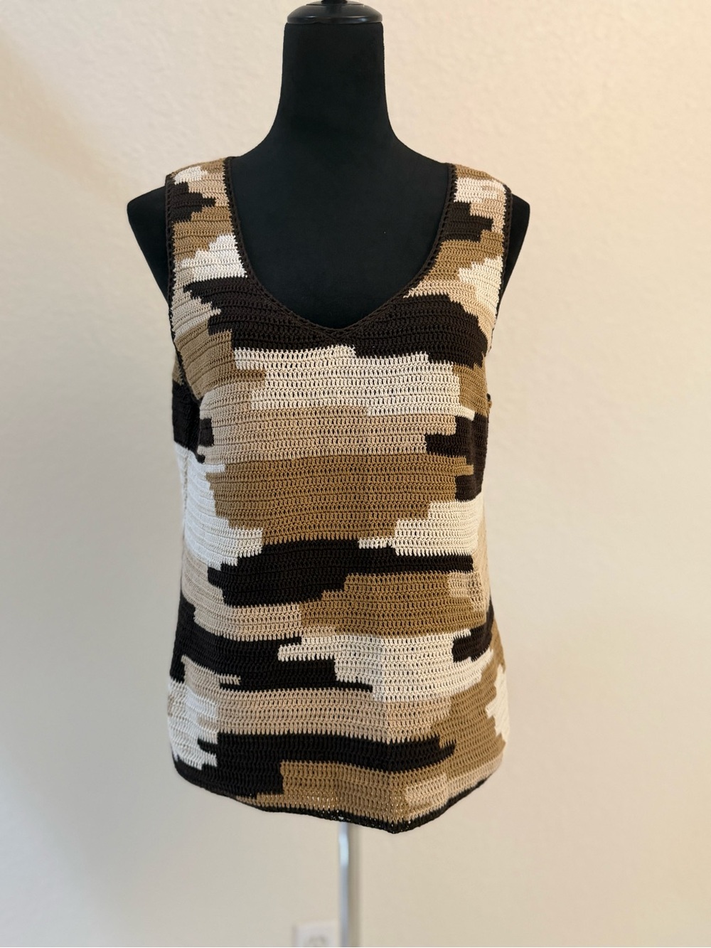Dana Buchman Crochet Camo V-Neck Tank in Black, Tan & Cream